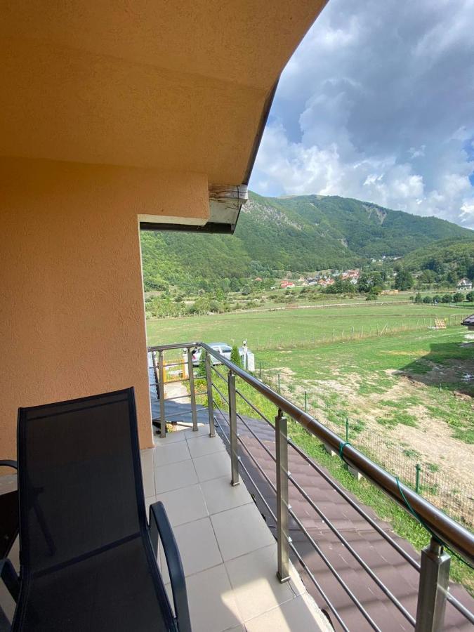 Breti'S Guesthouse Vusanje Ngoại thất bức ảnh