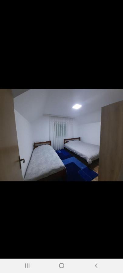 Breti'S Guesthouse Vusanje Ngoại thất bức ảnh