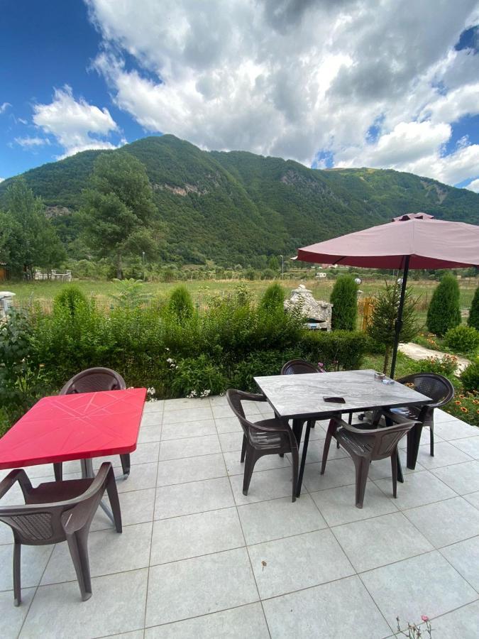 Breti'S Guesthouse Vusanje Ngoại thất bức ảnh